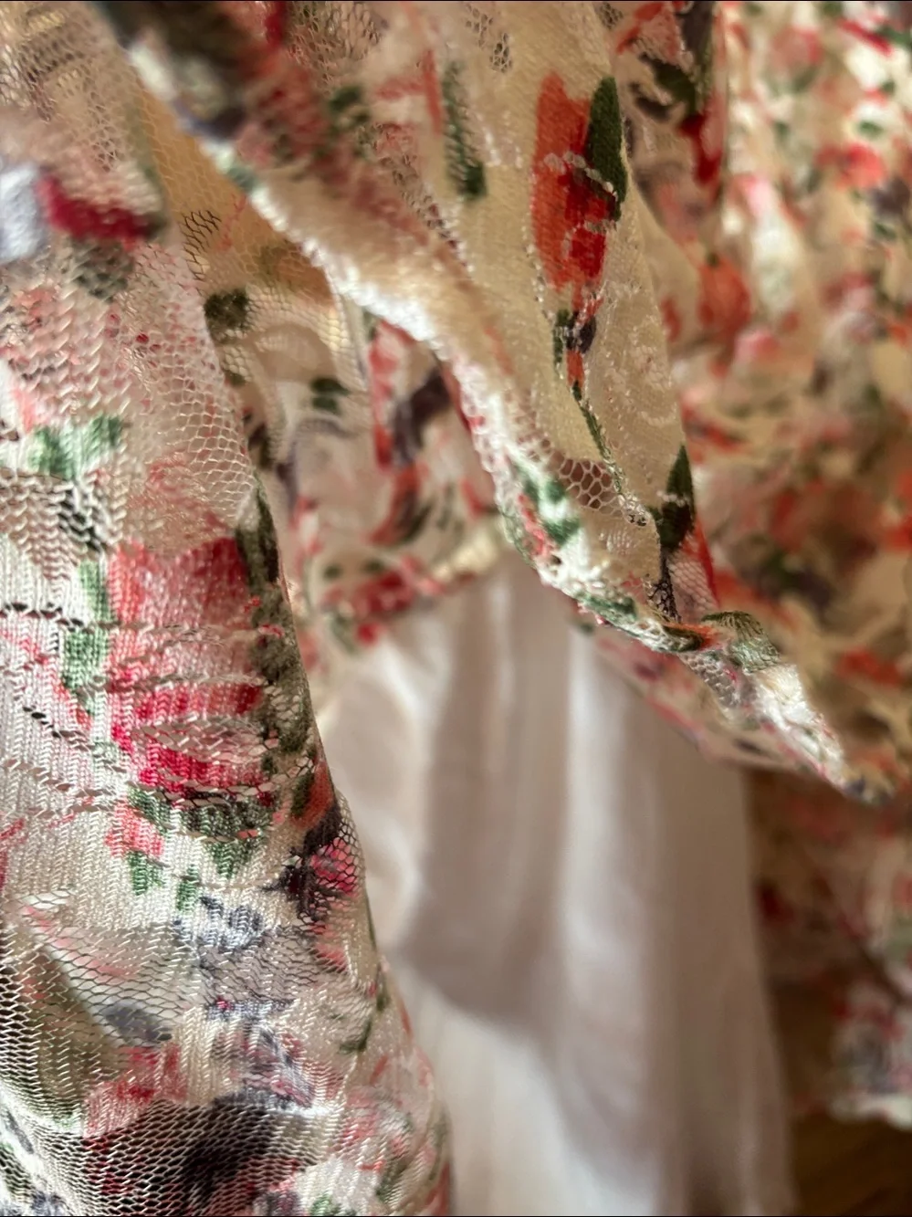 love J Floral Lace  Lined Caftan Style Top With Pink Roses Large